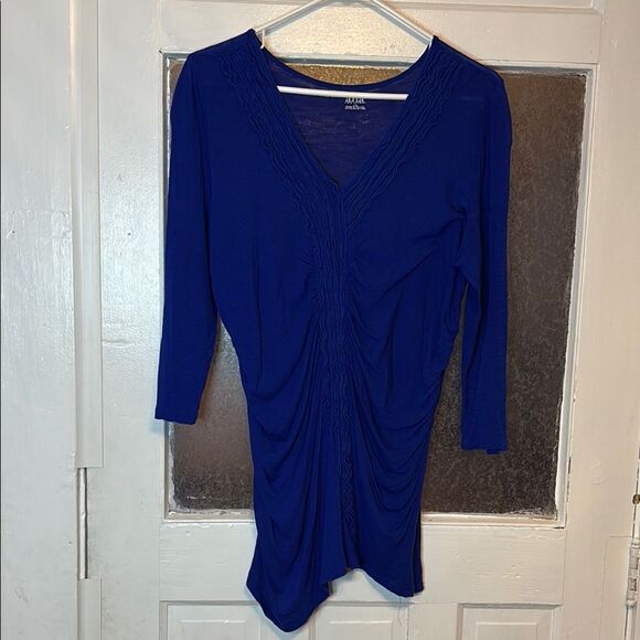 a.n.a. A New Approach Women’s Deep Blue Ruched V-Neck Top Size Large - Picture 1 of 5